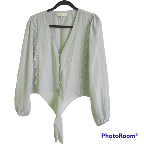 NWOT/Wayf Nordstrom Lace Trim Tie ButtonFront Long Sleeve Blouse/ Size Medium - Picture 3 of 5